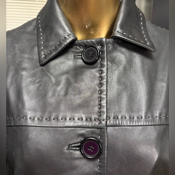 Danier Black Soft 100%Leather Trench Coat - Picture 4 of 7